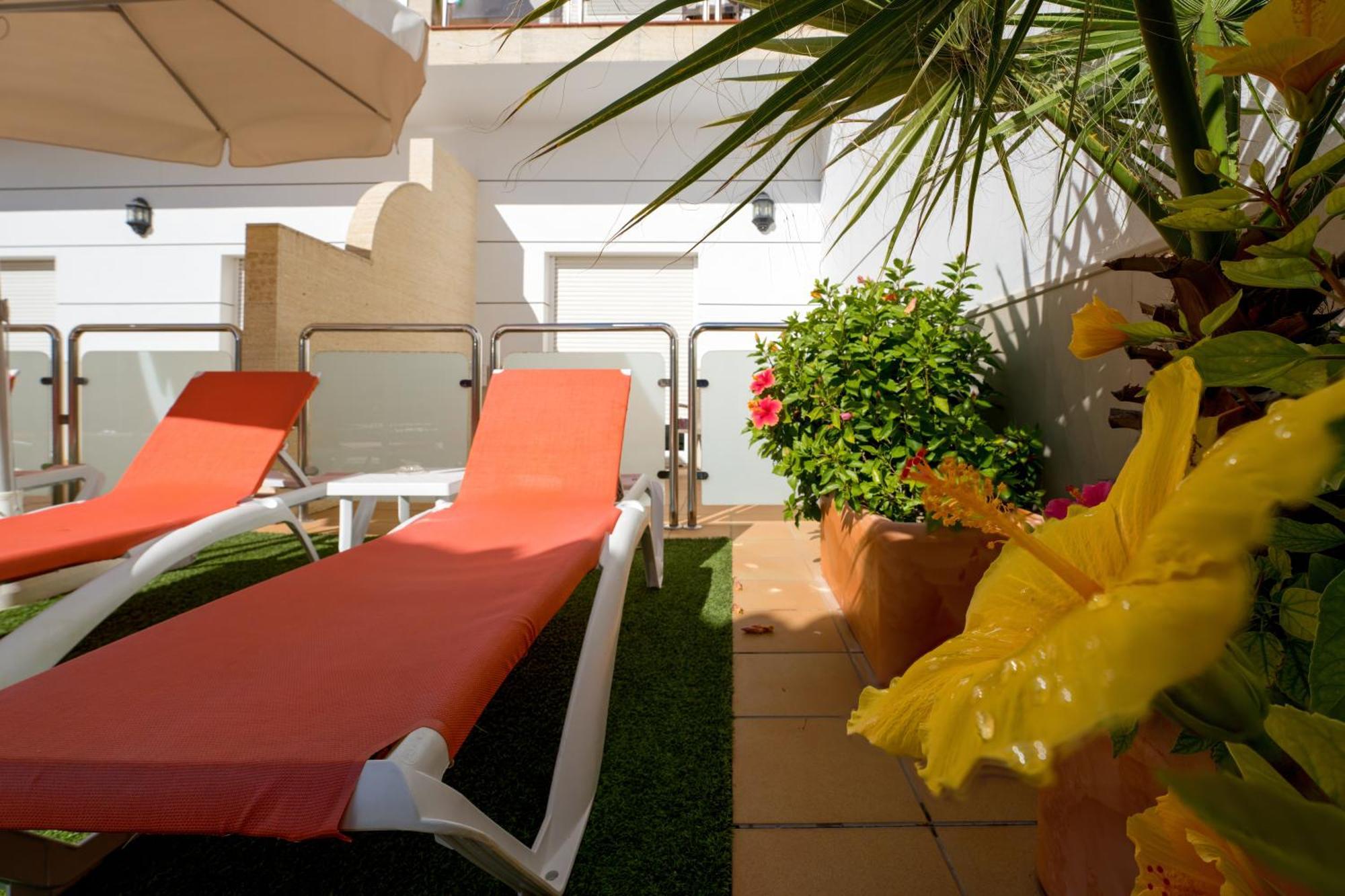Hotel Apartamentos Loto Conil Conil De La Frontera Buitenkant foto