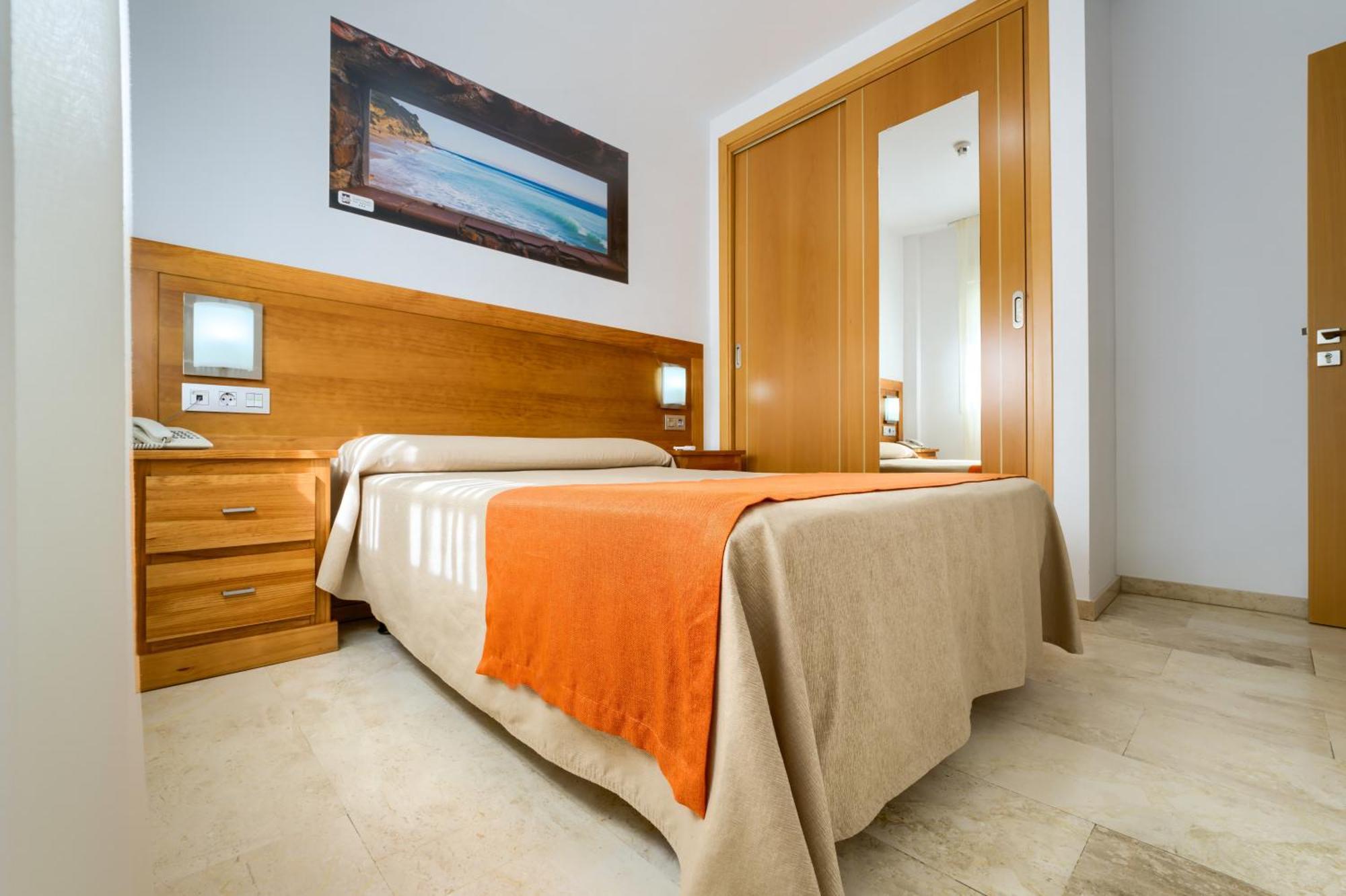 Hotel Apartamentos Loto Conil Conil De La Frontera Buitenkant foto