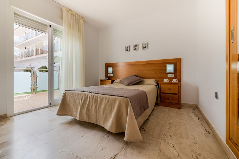 Hotel Apartamentos Loto Conil Conil De La Frontera Buitenkant foto
