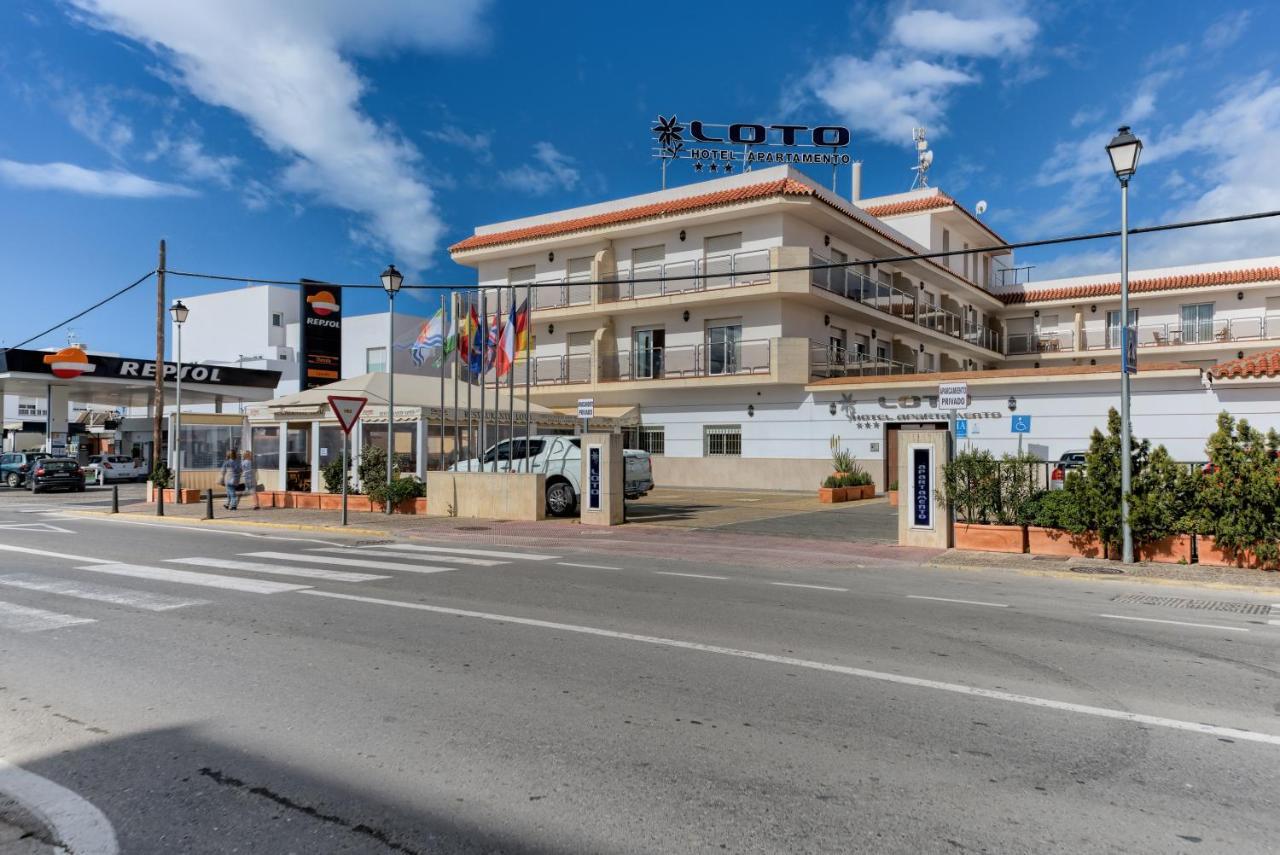 Hotel Apartamentos Loto Conil Conil De La Frontera Buitenkant foto